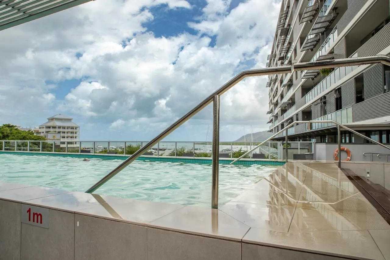 Cairns Waterfront Luxury At Harbourlights Apartment
