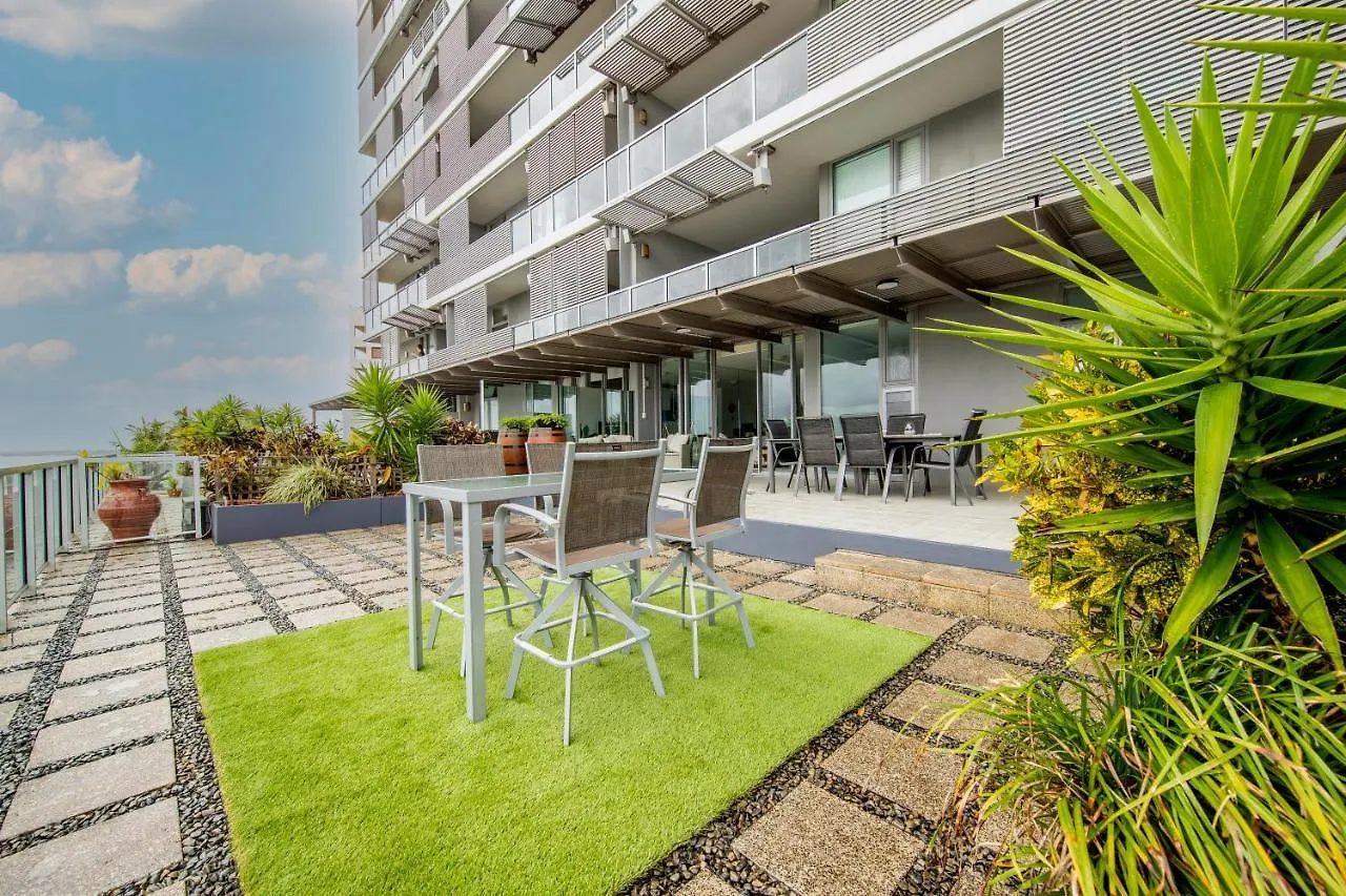 Cairns Waterfront Luxury At Harbourlights Apartment