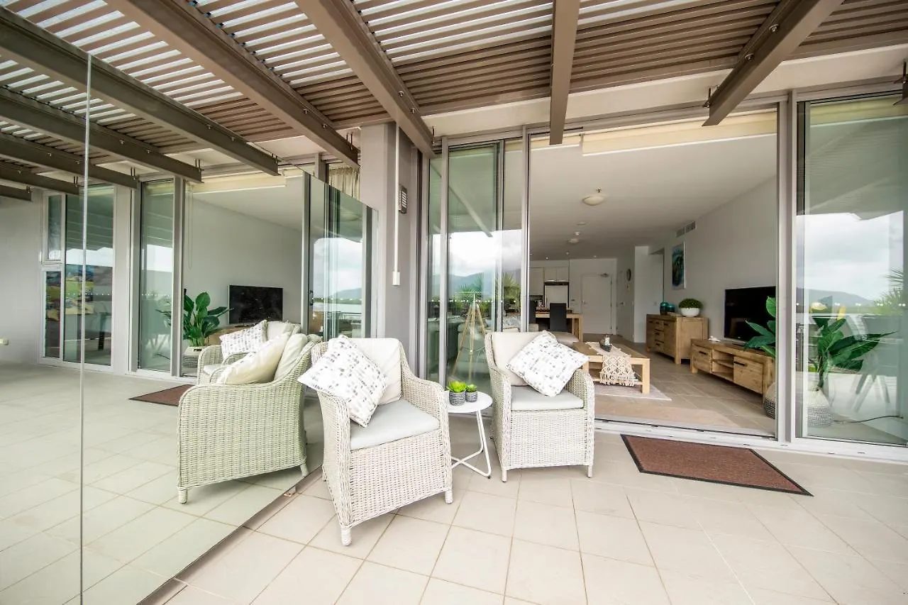 Cairns Waterfront Luxury At Harbourlights Apartment